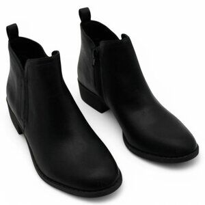 Cadee Zipper Ankle Boots
